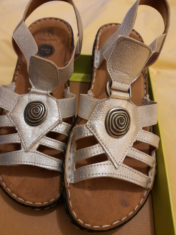 paver sandals